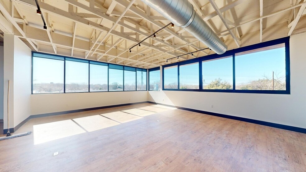 More Photos Of 5621 Emerald Forest Dr, Austin Restaurant For Lease