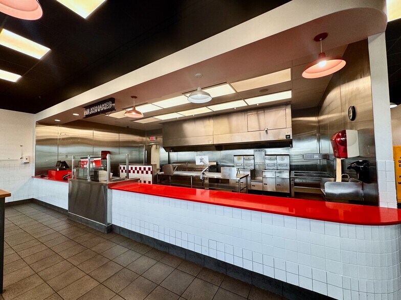 More Photos Of 5015 Hinkleville Rd, Paducah Restaurant For Lease