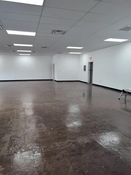 More Photos Of 7350 Tezel Rd, San Antonio Unknown For Lease