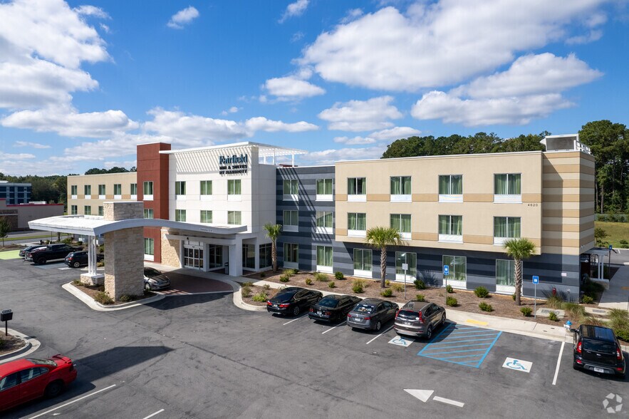 More Photos Of 4620 US Highway 17, Richmond Hill Hotel For Sale