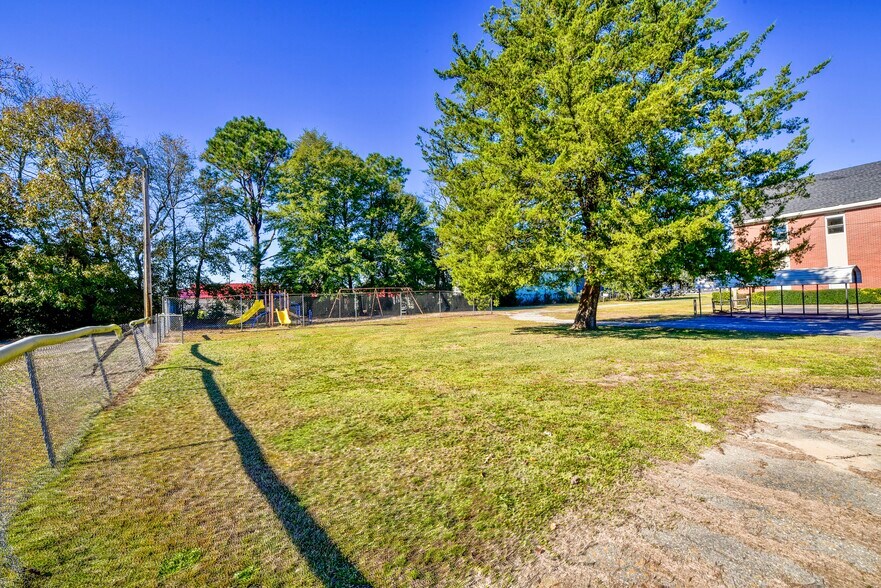 More Photos Of 3901 Raeford Rd, Fayetteville Religious Facility For Lease
