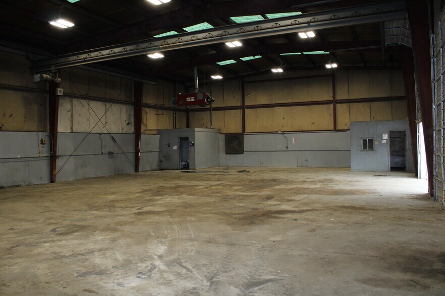 More Photos Of 1701-1705 Roseneath Rd, Richmond Warehouse For Lease