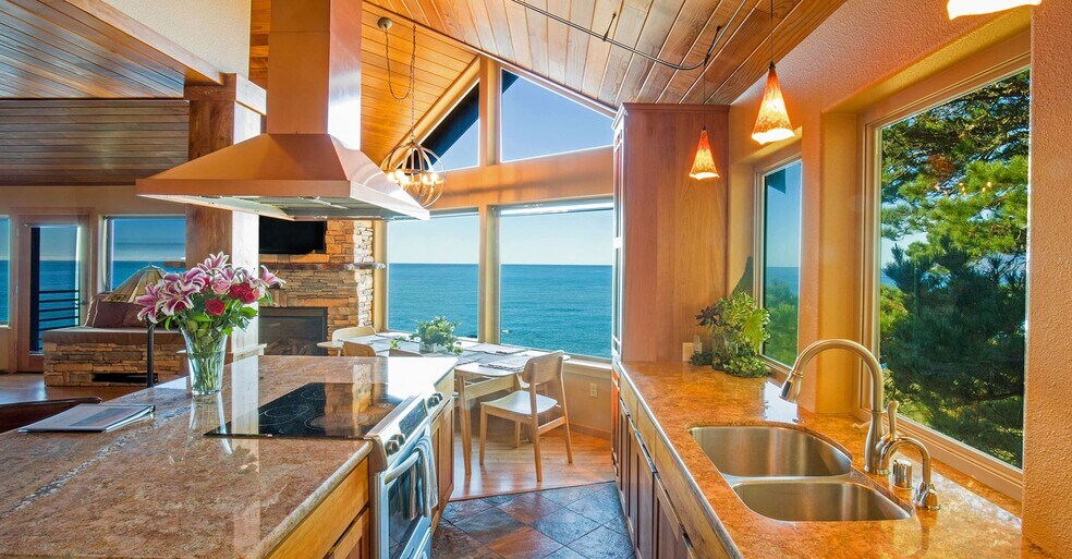 More Photos Of 205 Wave Dr, Shelter Cove Hotel For Sale