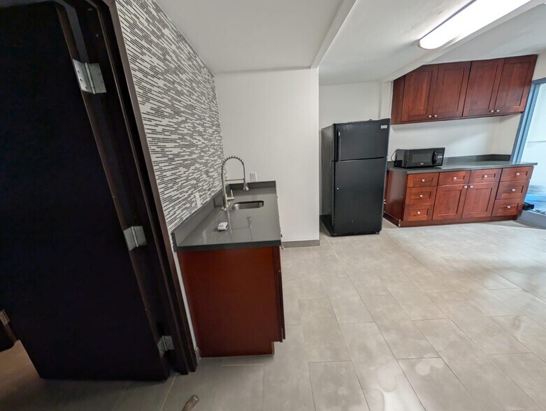 More Photos Of 200 Valley Dr, Brisbane Flex For Lease