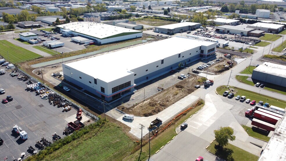More Photos Of 900 Distribution Dr, Columbus Distribution For Lease