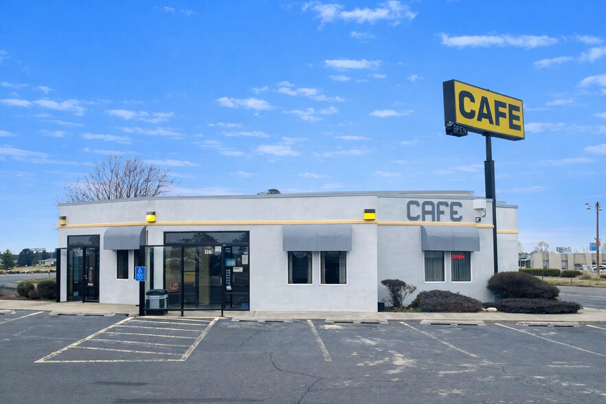 More Photos Of 101 NW Front St, Boardman Restaurant For Sale