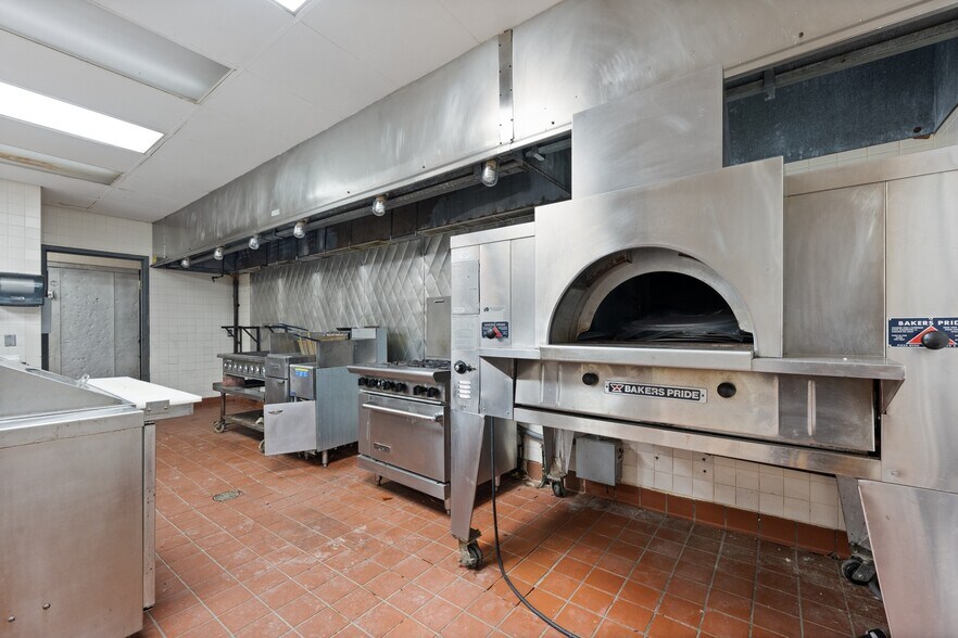 More Photos Of 1530 Cleveland Rd, Sandusky Hotel For Sale