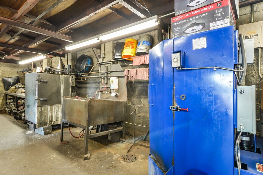 More Photos Of 347 Dartmouth St, New Bedford Auto Repair For Sale