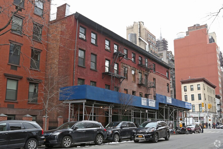 More Photos Of 301 W 29th St, New York Apartments For Lease