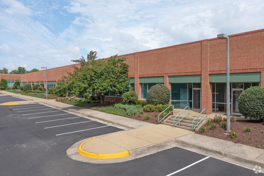 More Photos Of 4206 Technology Ct, Chantilly Research And Development For Lease