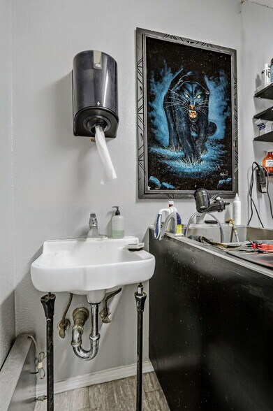 More Photos Of 10050 Mccombs St, El Paso Medical For Sale