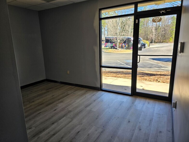 More Photos Of 5509 Radford Rd, Flowery Branch Office For Lease