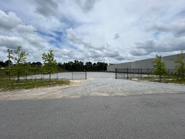 More Photos Of 7280 Graham Rd, Fairburn Distribution For Lease