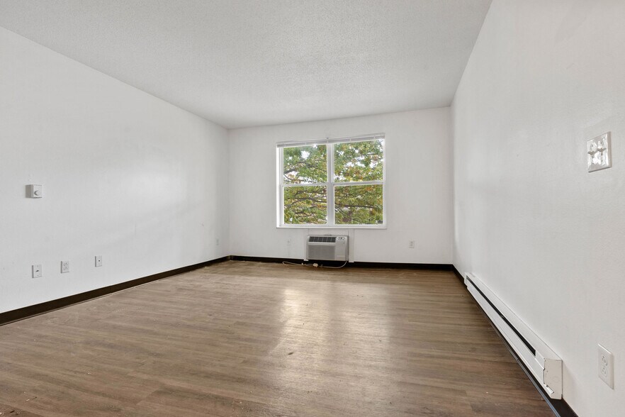 More Photos Of 611 W Van Weiss Blvd, West Burlington Apartments For Sale