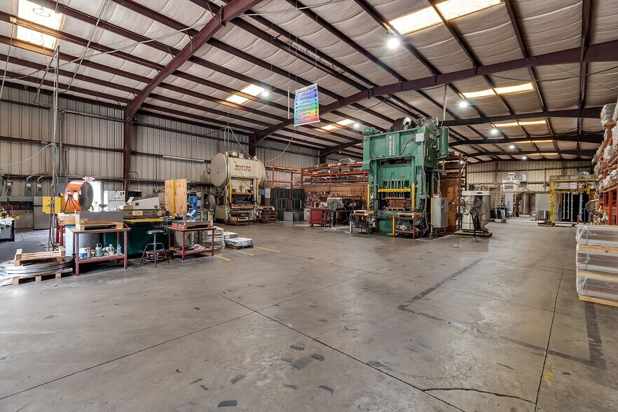 More Photos Of 2005 60th Pl E, Bradenton Industrial For Sale