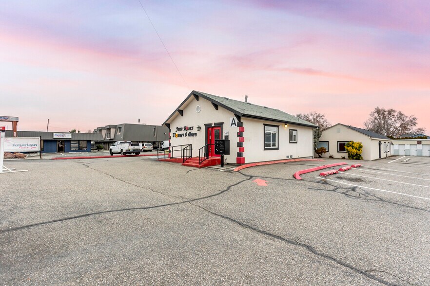 More Photos Of 5428 W Clearwater Ave, Kennewick Storefront Retail Office For Lease