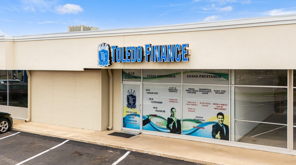 More Photos Of 600-612 E Main St, Uvalde Storefront For Lease