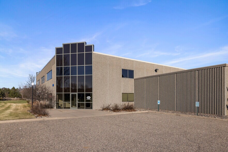 More Photos Of 610 Whitetail Blvd, River Falls Warehouse For Lease