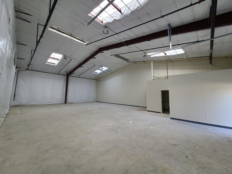 More Photos Of 5140 Dexham Rd, Rowlett Warehouse For Lease