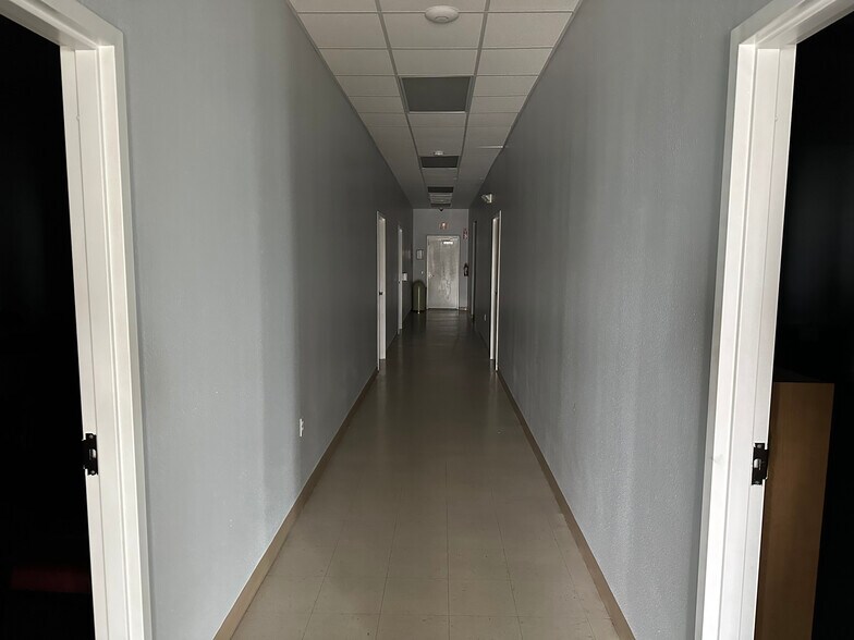 More Photos Of 909 Business Park Dr, Mission Office For Lease