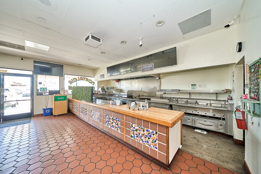 More Photos Of 5835 Bellflower Blvd Unit C, Lakewood Storefront For Lease