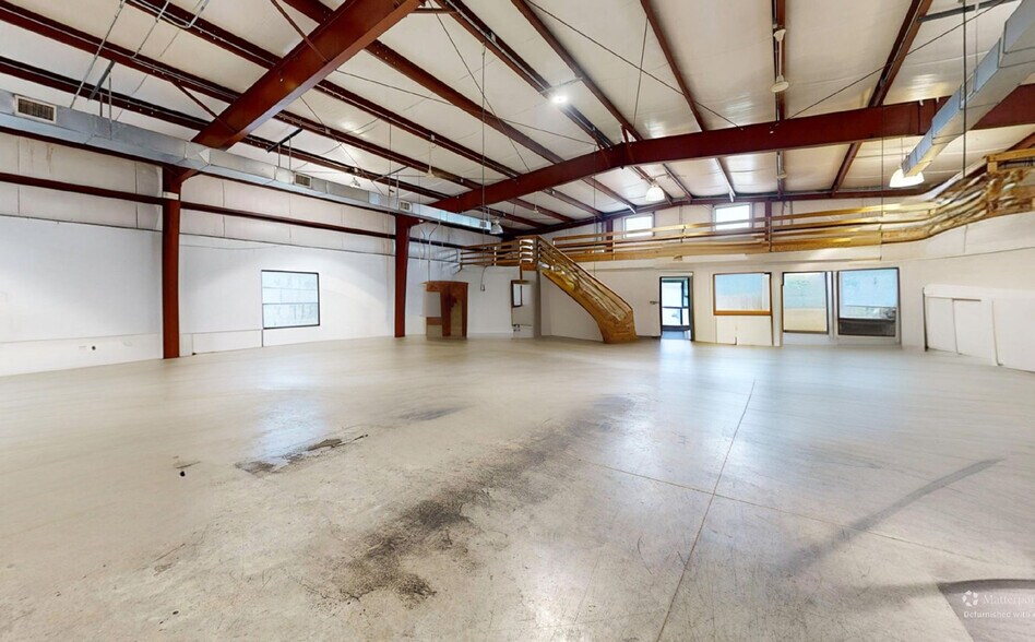 More Photos Of 5235 Commerce Cir, Indianapolis Warehouse For Lease