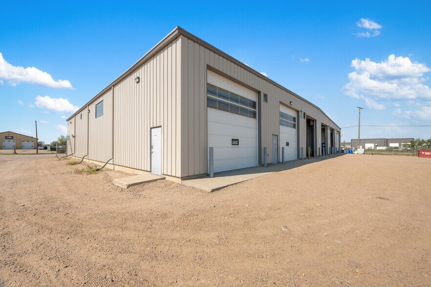 More Photos Of 4807 40 Av, Lloydminster Warehouse For Lease