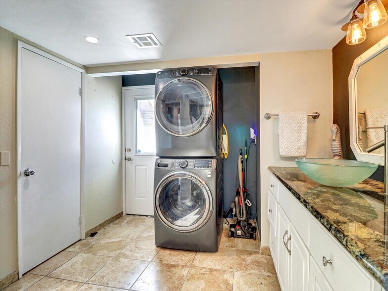 More Photos Of 525 S Thornhill Rd, Palm Springs Apartments For Sale