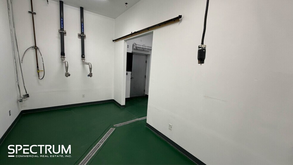 More Photos Of 15911 Arminta St, Van Nuys Manufacturing For Lease