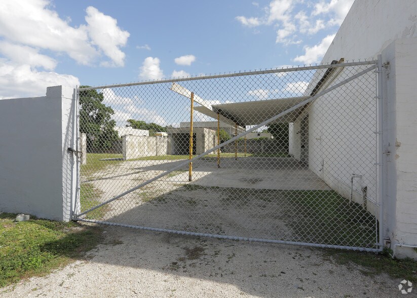 More Photos Of 1636 NE 12th Ter, Fort Lauderdale Manufacturing For Lease