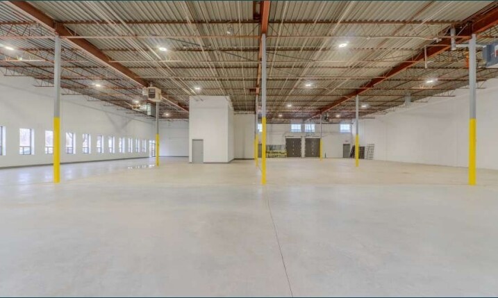 More Photos Of 8441 - 8579 Ch. Dalton Mont-Royal, Mont-Royal Industrial For Lease