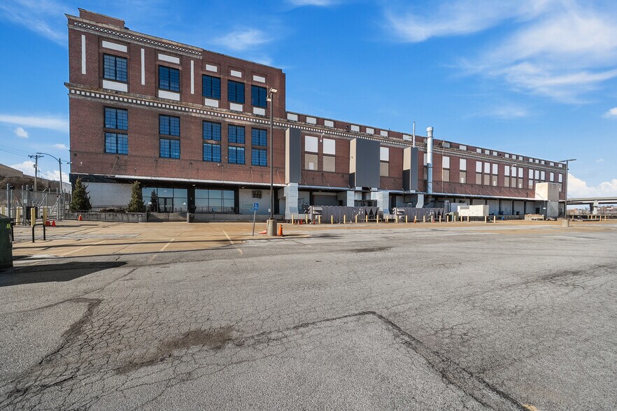 Primary Photo Of 1600 N Broadway, Saint Louis Manufacturing For Sale