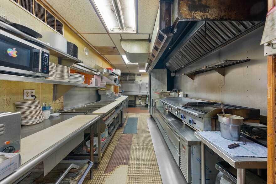 More Photos Of 347 N Scott Ave, Belton Restaurant For Sale
