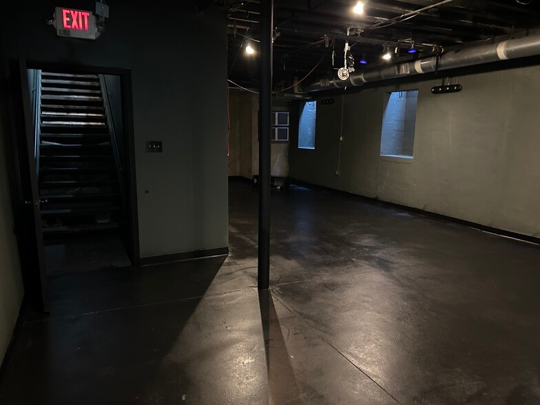 More Photos Of 299 Peters St, Atlanta Flex For Lease