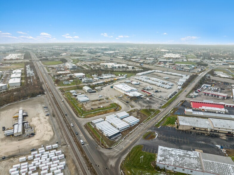More Photos Of 1800 Progress Way, Jeffersonville Service For Lease