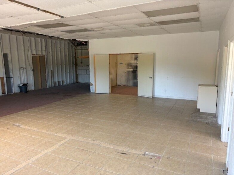 More Photos Of 6745 N Old Dixie Hwy, Fort Pierce Warehouse For Lease