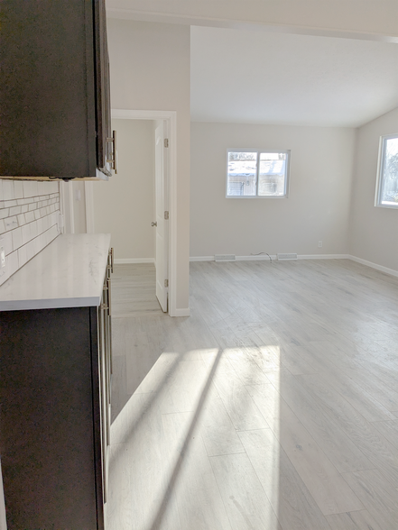 More Photos Of 802 S Jenkins Blvd, Akron Apartments For Sale