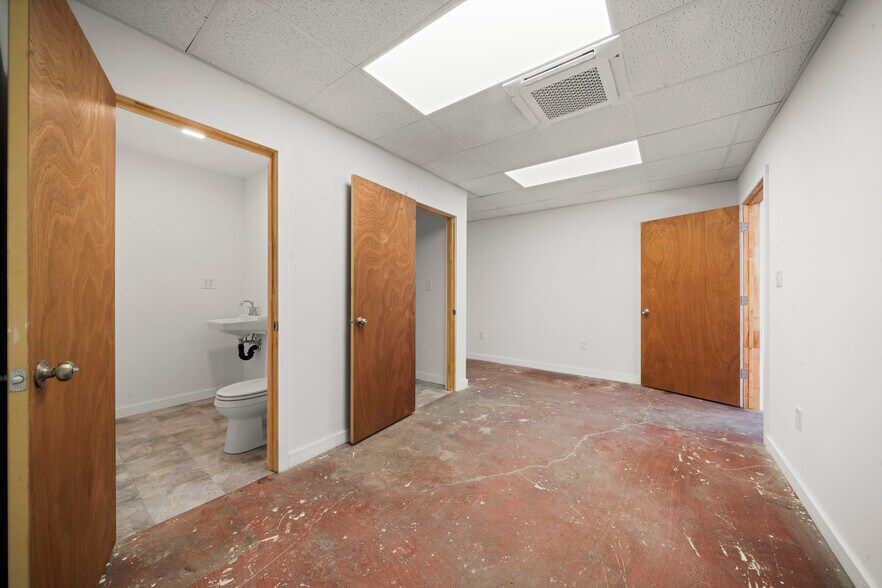 More Photos Of 318 Hazard Ave, Enfield Auto Repair For Sale