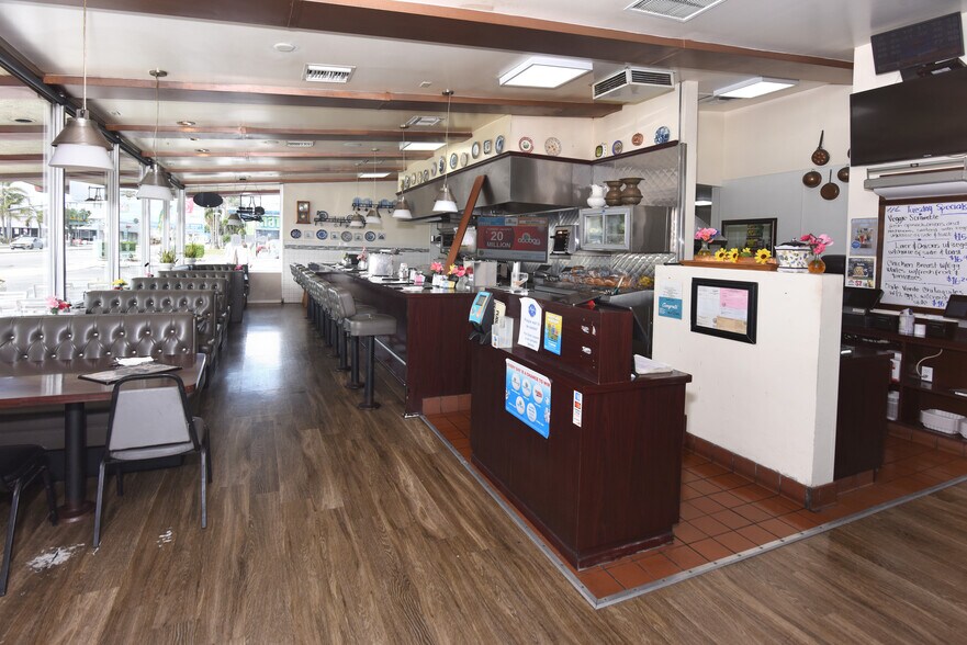 More Photos Of , Oxnard General Retail For Sale