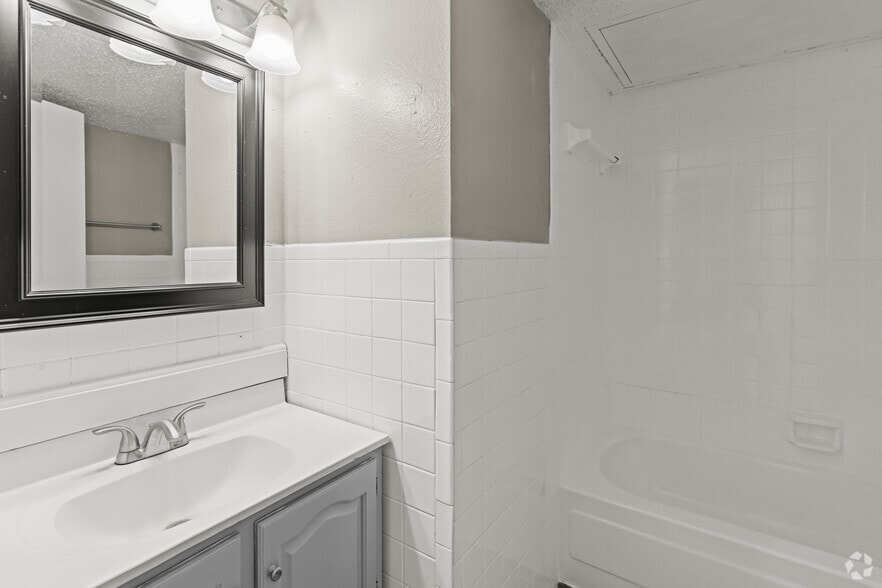 More Photos Of 711 Grand Ct, Arlington Apartments For Sale