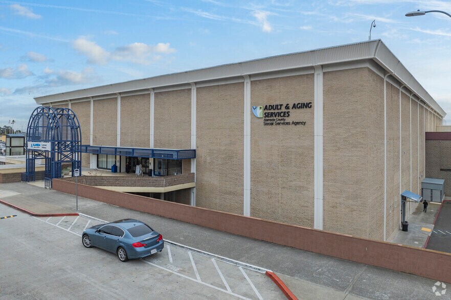 More Photos Of 7000-7200 Bancroft Ave, Oakland Unknown For Lease