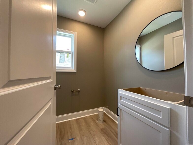 More Photos Of 405 & 407 E Center Street, Jacksonville Specialty For Sale