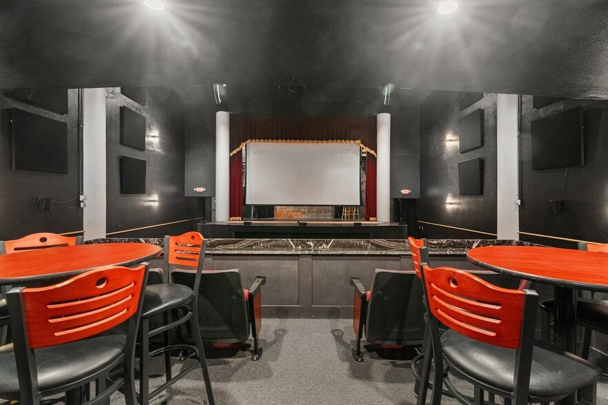 More Photos Of 110 W Main St, Waxahachie Theater Concert Hall For Lease