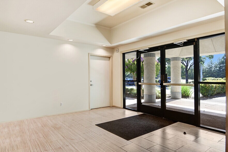 More Photos Of 19080 Lomita Ave, Sonoma Office For Sale