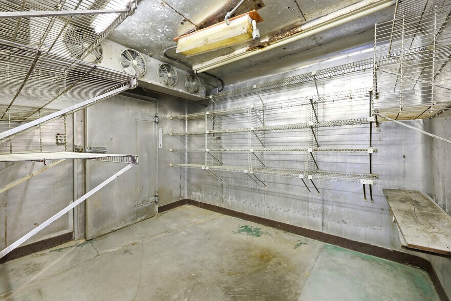 More Photos Of 5582 Atlantic Ave, Long Beach Restaurant For Sale