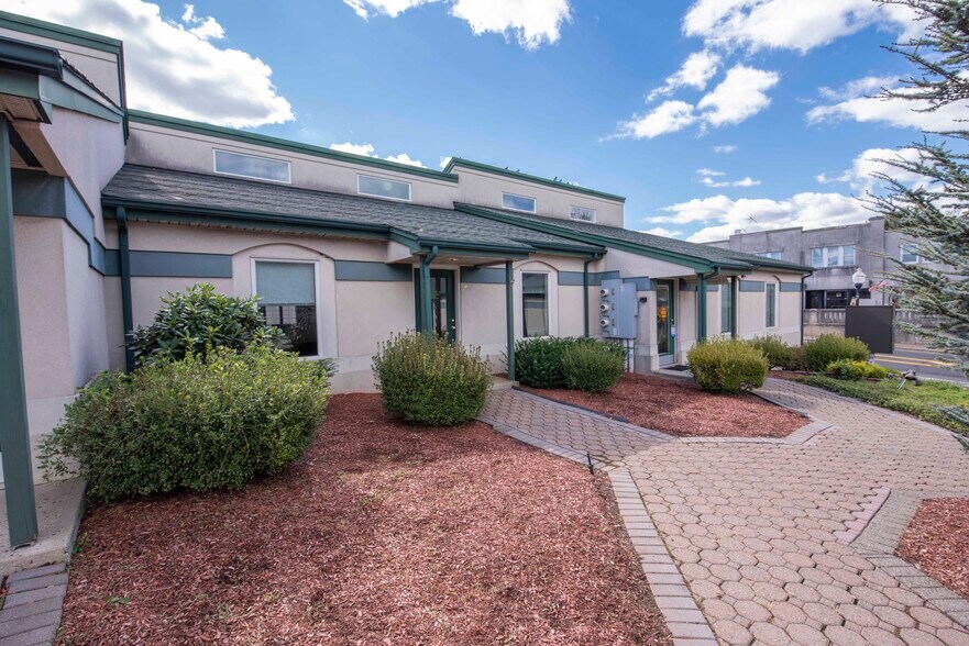 More Photos Of 17-19 S Main St, Manville Loft Creative Space For Lease