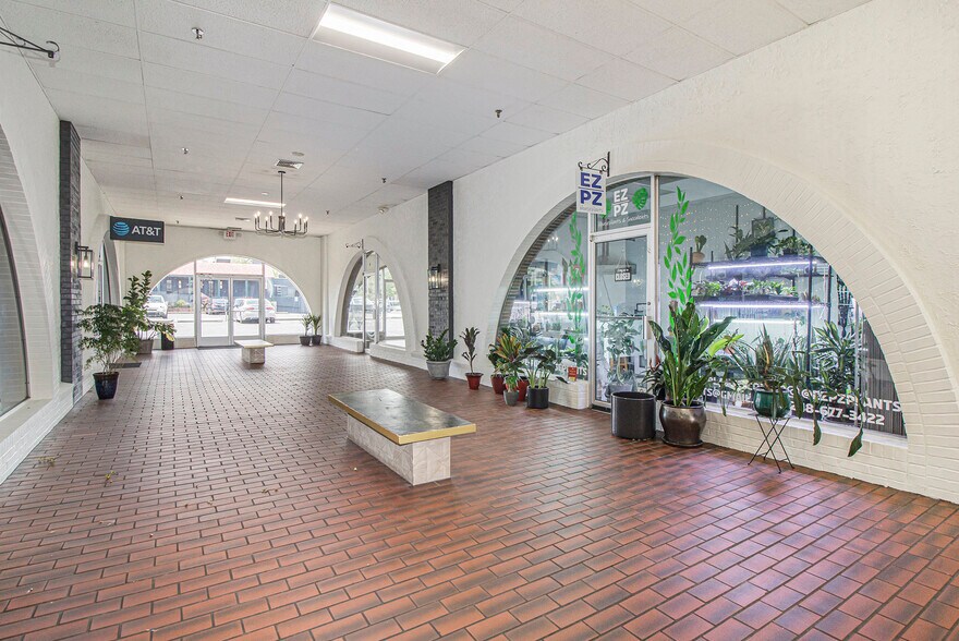 More Photos Of 1800 W 14 Mile Rd, Royal Oak Freestanding For Lease