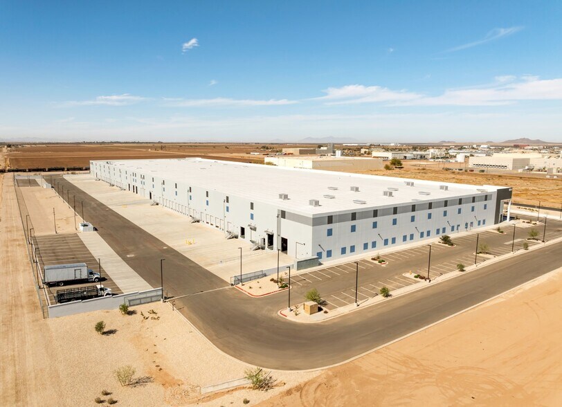 More Photos Of 1150 W Lawrence St, Casa Grande Distribution For Lease