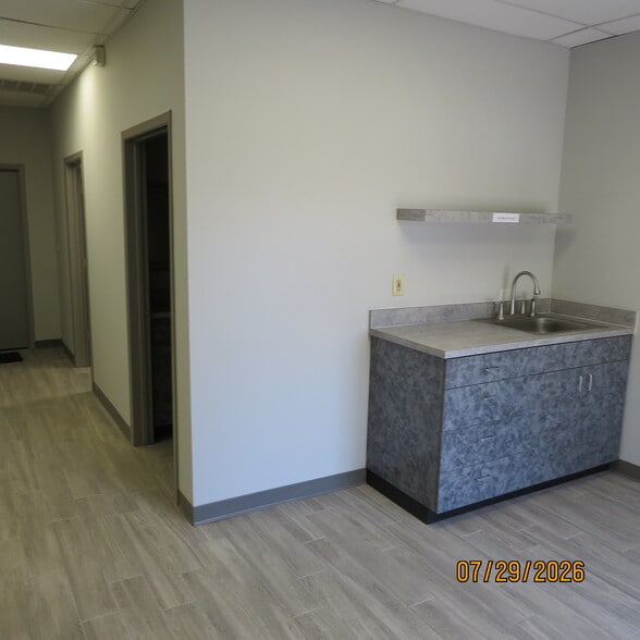 More Photos Of 5710 Clarewood Dr, Houston Warehouse For Lease