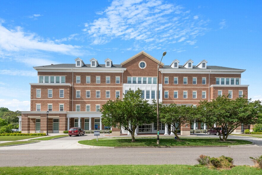 Primary Photo Of 155 Kingsley Ln, Norfolk Medical For Lease